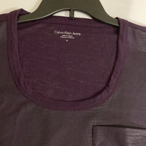 Calvin Klein textured plum color blouse with cap sleeves size M made in Jordan - Picture 7 of 8